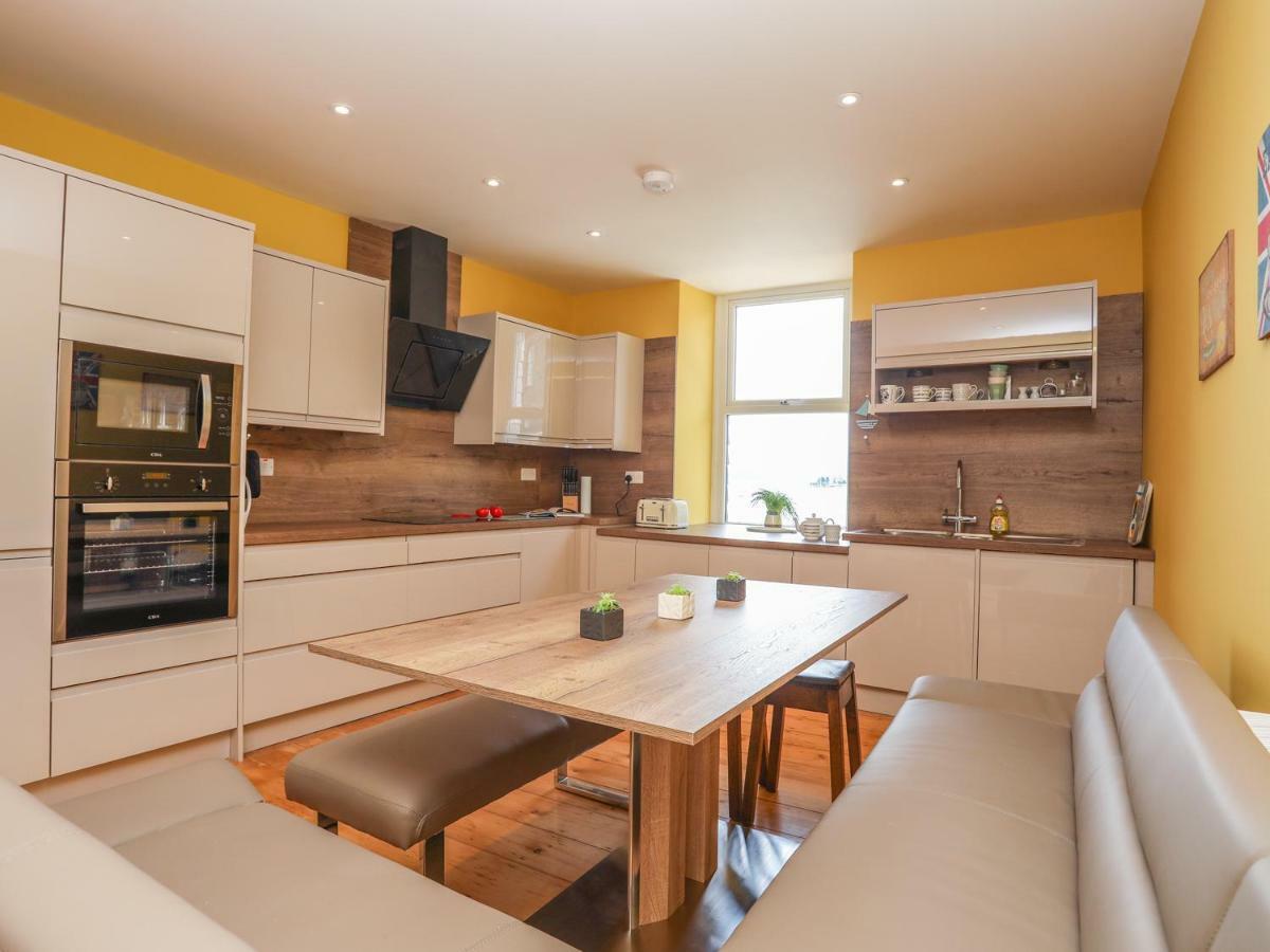 Appartamento Gadlys House - Waters Edge Beaumaris Esterno foto