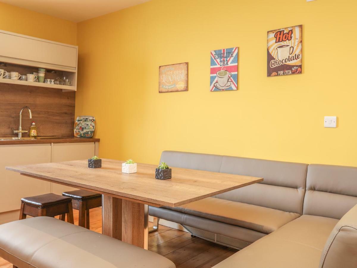 Appartamento Gadlys House - Waters Edge Beaumaris Esterno foto